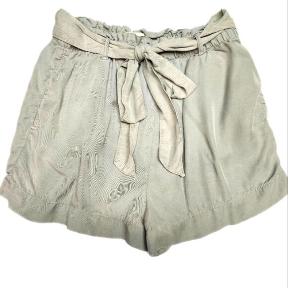Cloth & Stone 100% tencel-lyocell, light khaki green shorts, S - Picture 1 of 8